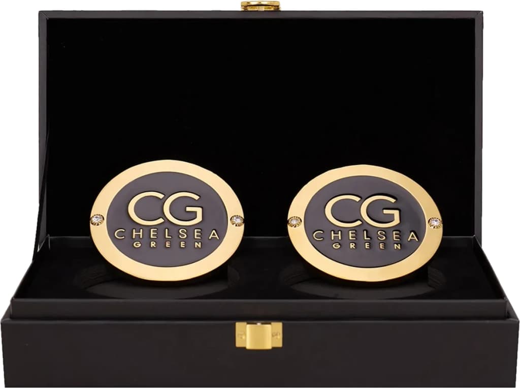 Display-grade side plate set with die-struck metal plates on a full-grain leather strap.
