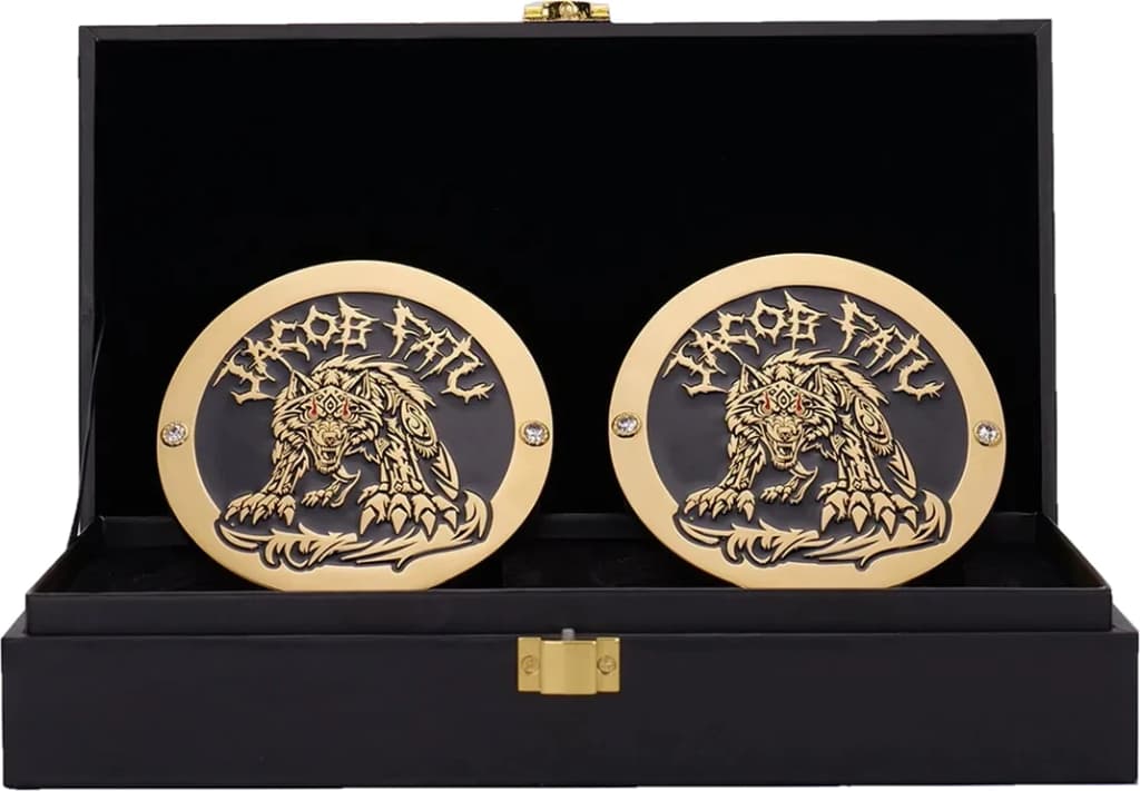 Display-grade side plate set with die-struck metal plates on a full-grain leather strap.