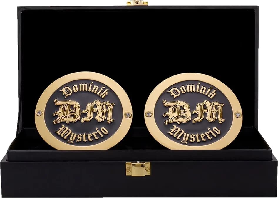 Display-grade side plate set with die-struck metal plates on a full-grain leather strap.