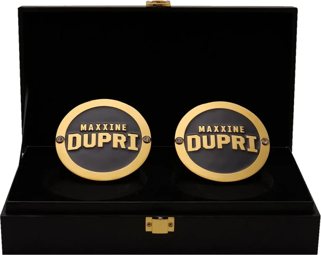 Display-grade side plate set with die-struck metal plates on a full-grain leather strap.